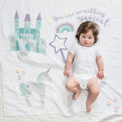 【Lulujo Baby】加拿大多功能新生兒神奇的國度包巾抱毯,蓋毯嬰兒抱被,寶寶繈褓巾抱被,空調蓋毯,浴巾月齡成長紀念